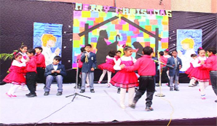 क्रिसमस कार्निवाल में बच्चों ने रंगारंग दी प्रस्तुति
