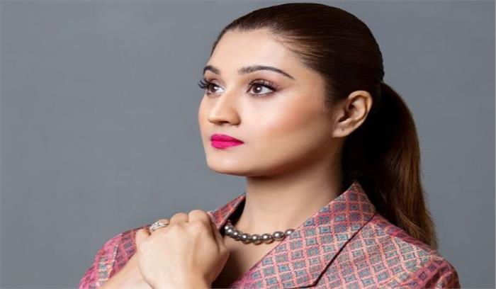 महिला अफसरों पर बन रही फिल्म से डेब्यू कर रहीं केंद्रीय मंत्री निशंक की बेटी आरुषि