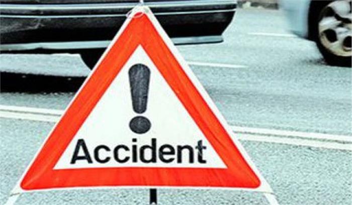 फरारी दुर्घटना में फोरेंसिक टीम ने की दुर्घटना स्थल की जांच