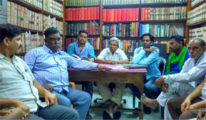 दलित नेताओं पर मुकदमा लादकर सवर्ण हिंसक तत्वों का मनोबल बढ़ा रही भाजपा सरकार