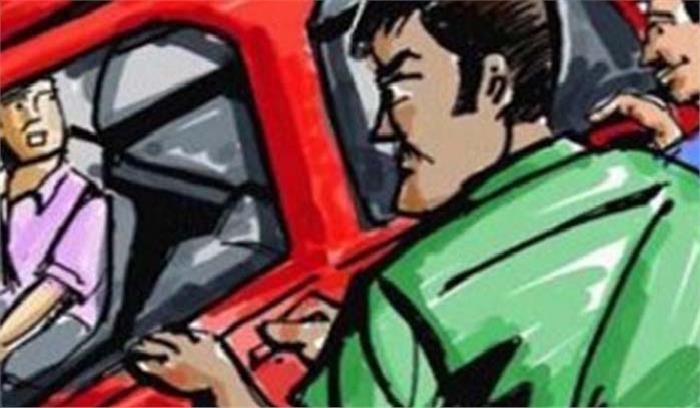 पांच लुटेरे कार को लूटकर फरार, मामला दर्ज 