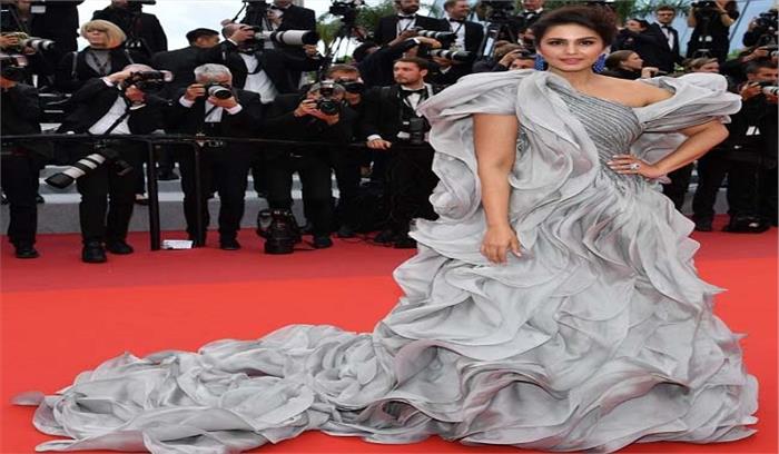 अपने कान्स लुक में हुमा को गेम ऑफ थ्रोन्स की आई याद