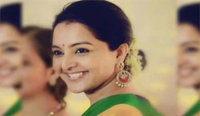 भूस्खलन में फंसी अभिनेत्री वारियर सुरक्षित मनाली पहुंची