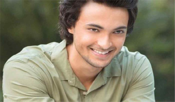 फिल्म लवरात्रि के सेट पर आयुष शर्मा पर हुई प्यार की बारिश 