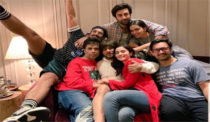 करण जौहर ने सुपरस्टार्स के साथ ब्लॉकबस्टर तस्वीर शेयर की