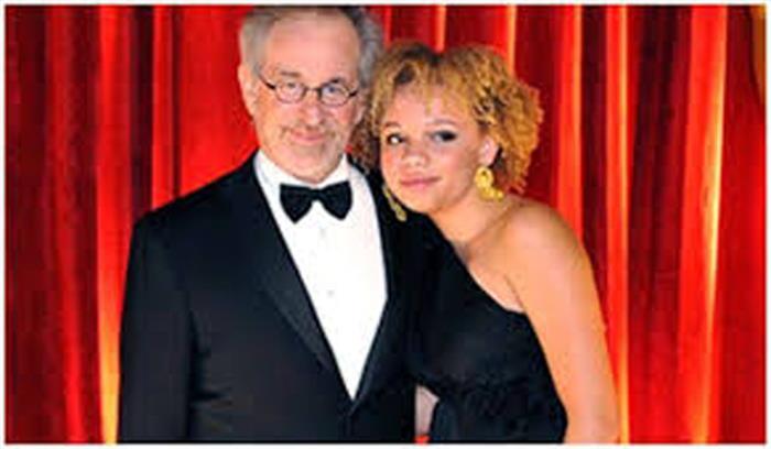 स्टीवन की पॉर्न स्टार बेटी घरेलू हिंसा के चलते हुईं गिरफ्तार