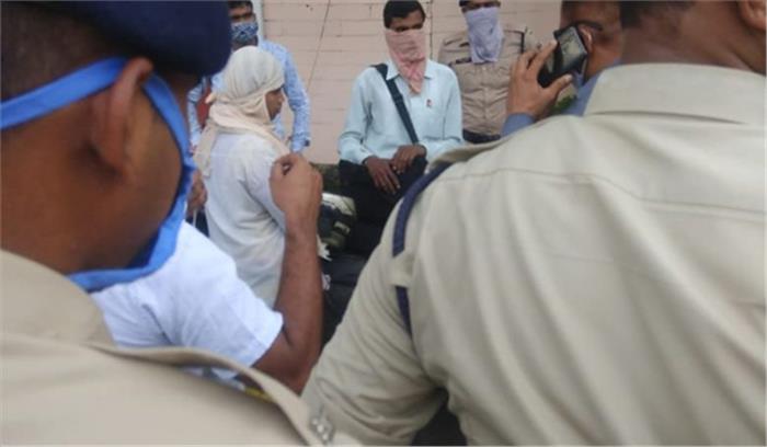 आर्थिक तंगी के चलते मुख्यमंत्री निवास के सामने आत्महत्या का प्रयास