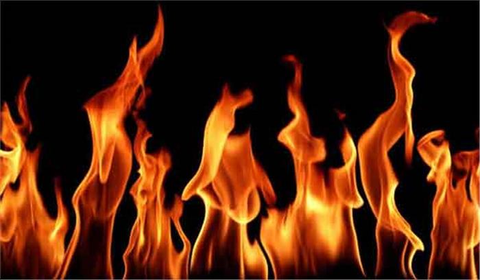 आग से घर का सामान जलकर राख