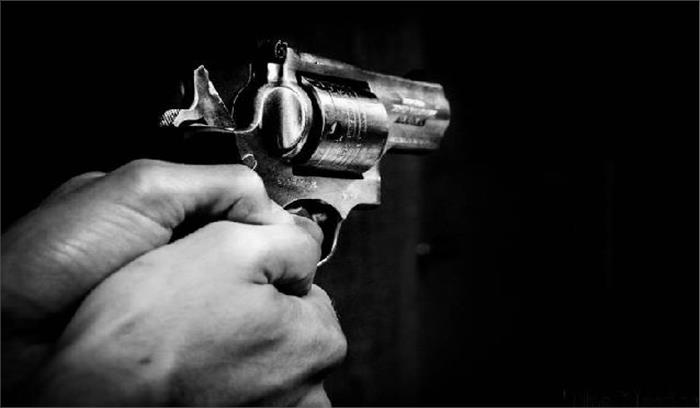 गोलीबारी में एक की मौत और एक घायल