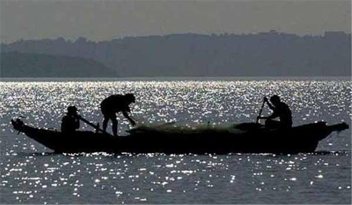 तूफान ओखी: मछुआरों के समुदाय ने  बचाव अभियान शुरू करने का फैसला किया