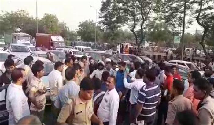 फ्लैट नहीं, वापस करो पैसा