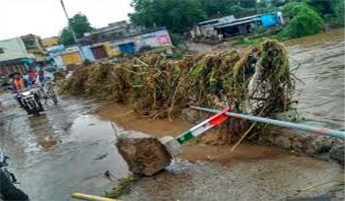 बाढ के मद्देनजर देश भर में एनडीआरएफ की 89 टीमें तैनात बाढ के मद्देनजर देश भर में एनडीआरएफ की 89 टीमें तैनात