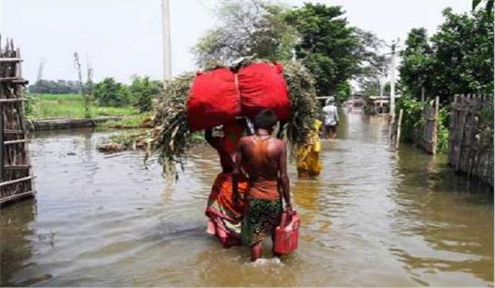 बाढ़ पीड़ितों के बीच केअर इंडिया राहत पहुंचाने में जुटी