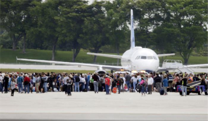 फ्लोरिडा हवाईअड्डे गोलीबारी: पुलिस ने संदिग्ध को हिरासत में लिया फ्लोरिडा हवाईअड्डे गोलीबारी: पुलिस ने संदिग्ध को हिरासत में लिया