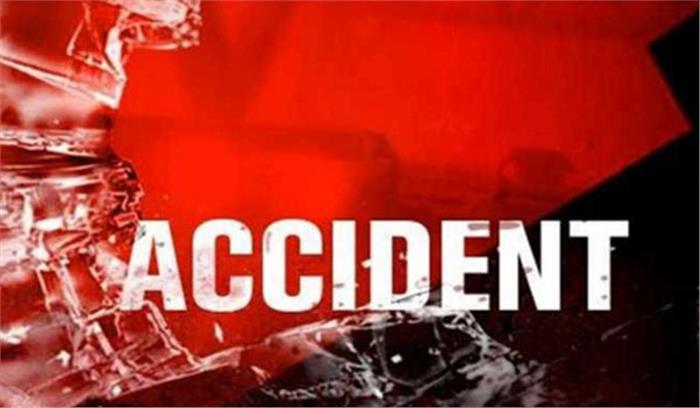 फ्लाईओवर से गिरी बस, दो की मौत