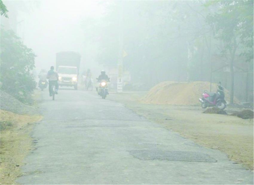 दिल्ली: कोहरे से विमान और रेल सेवा प्रभावित