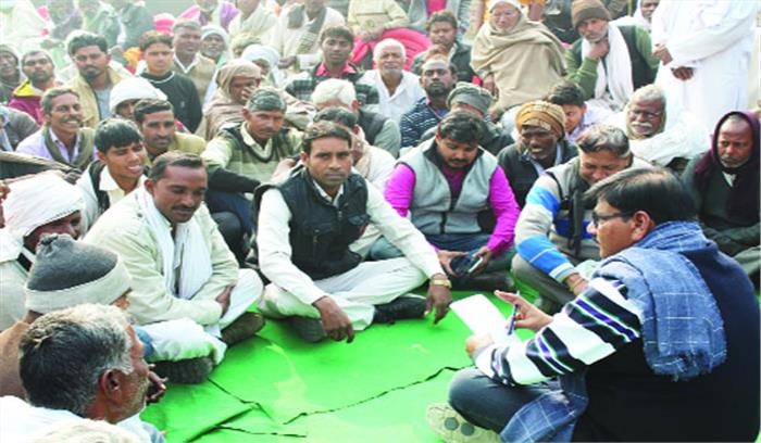 गरीब बुजुर्गों ने विधायक से अपना संस्मरण व दुख किया सांझा