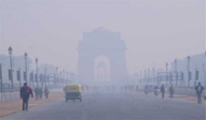 दिल्ली में सर्द सुबह, कोहरा छाया