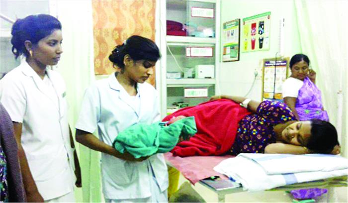 विदेशी महिला ने ट्रेन में दिया शिशु को जन्म