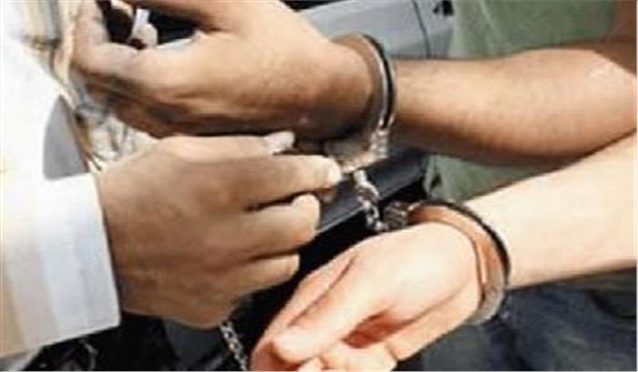 विदेशी शराब के साथ चार गिरफ्तार