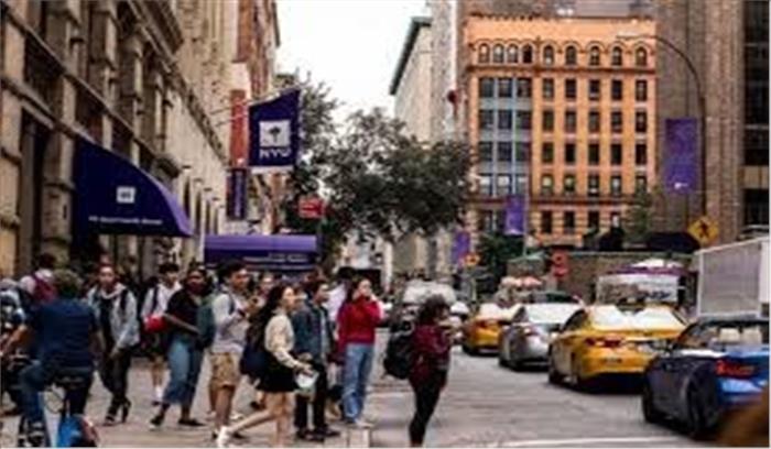 विदेश में पढ़ाई कर रहे भारतीय छात्रों का कुल खर्च 44 फीसदी बढ़ा