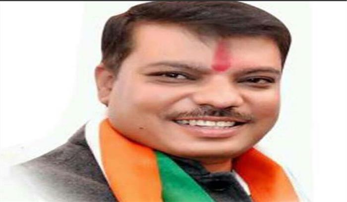 वन मंत्री उमंग सिंघार का पुतला उनके घर के पास ही जलाया गया