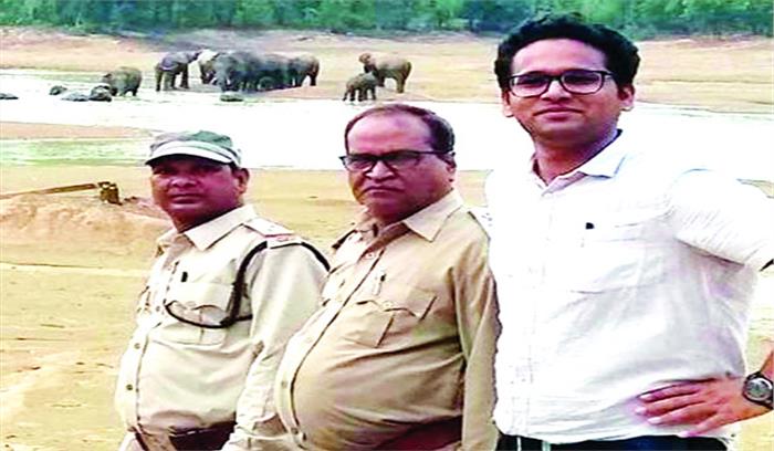 हाथियों की दहशत से 2 घंटे थम जाता है आवागमन