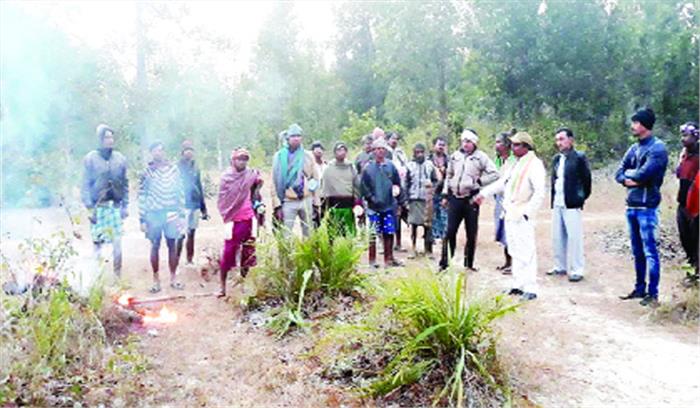 हाथियों की दहशत ग्रामीण कर रहे रतजगा