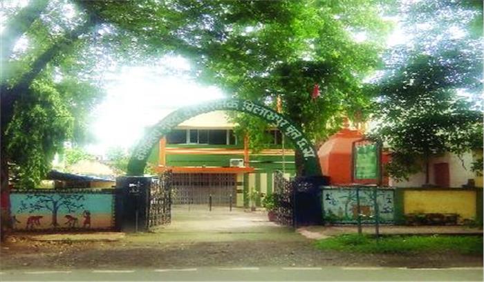 लाखों की लकड़ी बेचकर खा गए वन कर्मचारी