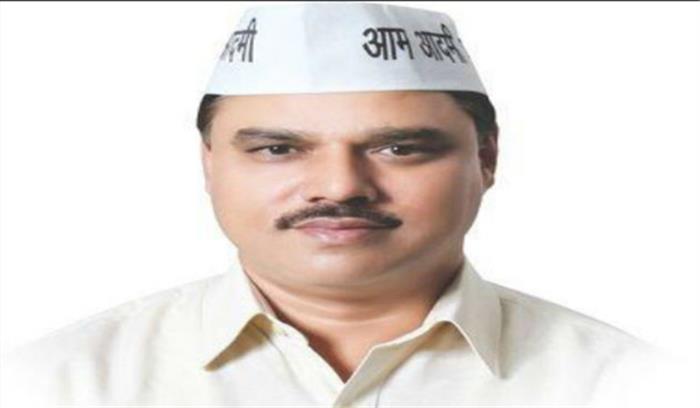 फर्जी डिग्री के आरोपी पूर्व मंत्री जितेन्द्र सिंह तोमर को बाहर करे आप