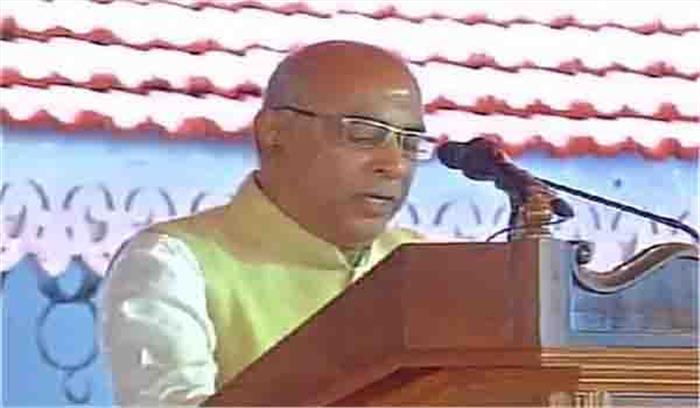 पूर्व मंत्री के खिलाफ समुद्र तट पर वाहन चलाने पर कार्रवाई हो