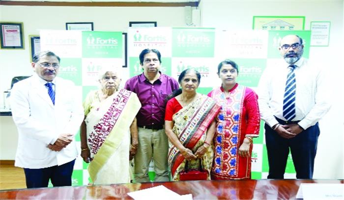 85 वर्षीय महिला के मस्तिष्क से सर्जरी कर निकाला संतरे के आकार का ट्यूमर