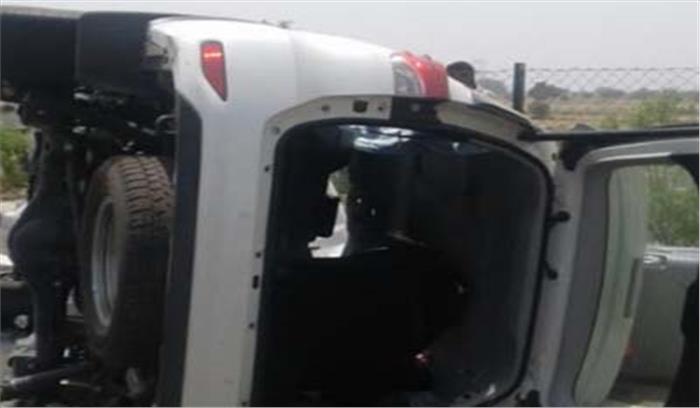 दिल्ली-गुरुग्राम एक्सप्रेस वे पर तेज रफ्तार एसयूवी पलटने से व्यक्ति की मौत दिल्ली-गुरुग्राम एक्सप्रेस वे पर तेज रफ्तार एसयूवी पलटने से व्यक्ति की मौत