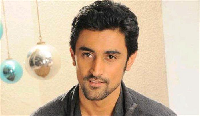 चार पटकथाओं पर काम कर रहे हैं कुणाल कपूर