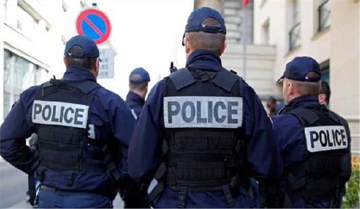पेरिस: पुलिस ने नोत्रे दम के बाहर हमलावर को गोली मारी