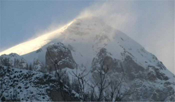 फ्रांस में हिमस्खलन की चपेट में आने से स्पेन के दो स्कीयर की मौत