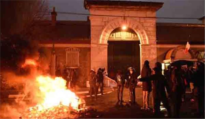 फ्रांस में श्रृंखलाबद्ध हमलों के खिलाफ राष्ट्रव्यापी जेल हड़ताल