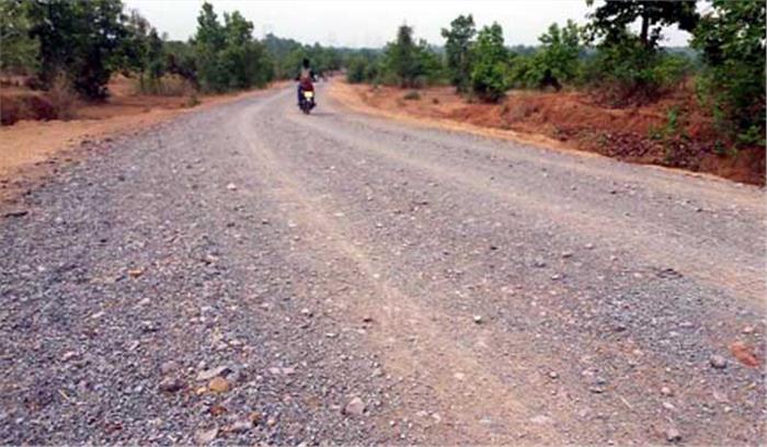 कुदमुरा-श्यांग मार्ग की हालत जर्जर, ठेकेदार ने लटकाया काम