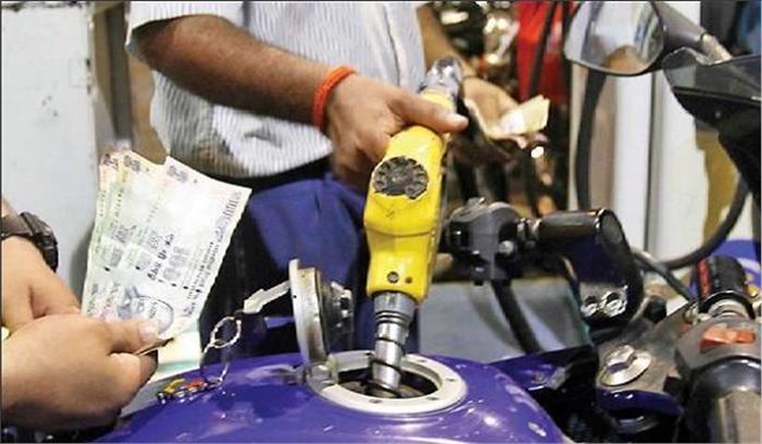 ईंधन महंगाई के खिलाफ लाखों ट्वीट मोर्चा में शामिल हुए