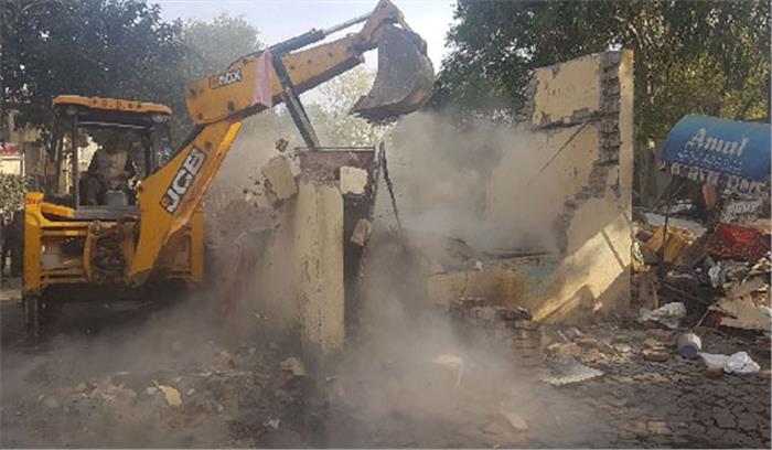अवैध कब्जे पर चला जीडीए का बुलडोजर 