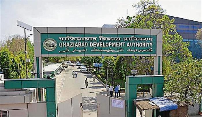 जीडीए सुरक्षाकर्मी ने होर्डिंग बोर्ड से बांध कर युवक को पीटा