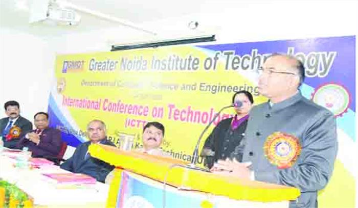 युवाओं को रोजगार, शिक्षण में लर्निंग में जोर देने की जरुरत : विनय पाठक