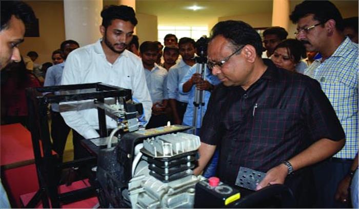 स्टार्टअप प्रदर्शनी में विद्यार्थियों ने अपने मॉडल को किया प्रदर्शित