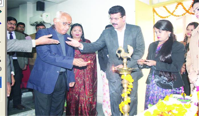 भूकंप रोधी भवन बनाने की तकनीकी जानकारी से रुबरु हो रहे हैं शिक्षक