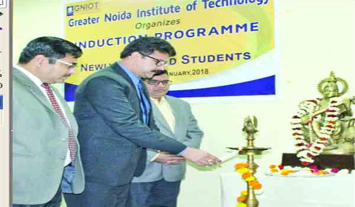 अधिष्ठापन कार्यक्रम में बीटेक के छात्रों को किया प्रोत्साहित