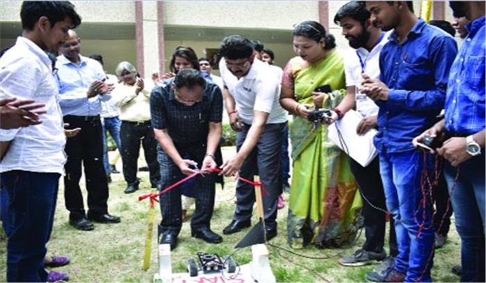 टेकफेस्ट के समापन पर प्रतिभागी छात्र हुए सम्मानित टेकफेस्ट के समापन पर प्रतिभागी छात्र हुए सम्मानित