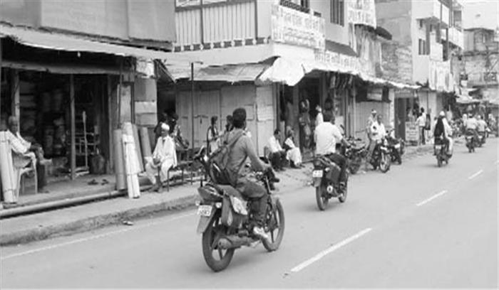 जीएसटी के विरोध में बंद रहा नगर