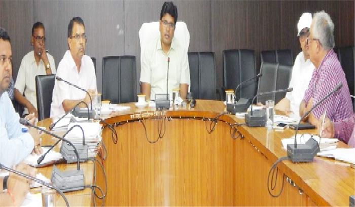 जीएसटी के संबंध में कलेक्टर ने ली अधिकारियों-व्यापारियों की बैठक