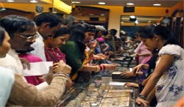 बर्तन व सर्राफा दुकानों पर खरीददारों की उमड़ी भीड़