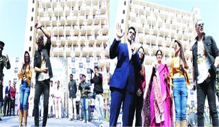 अक्षय कुमार ने गलगोटिया के छात्रों के साथ किया डांस